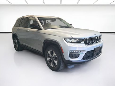 Used 2023 Jeep Grand Cherokee 4WD 4xe w/ Luxury Tech Group II image 3