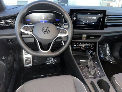 Used 2025 Volkswagen Jetta Sport image 11