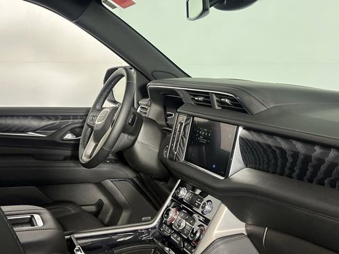 Used 2024 GMC Yukon XL Denali image 35