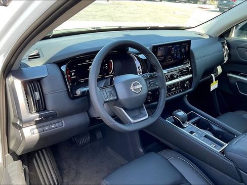 New 2026 Nissan Pathfinder SL image 5
