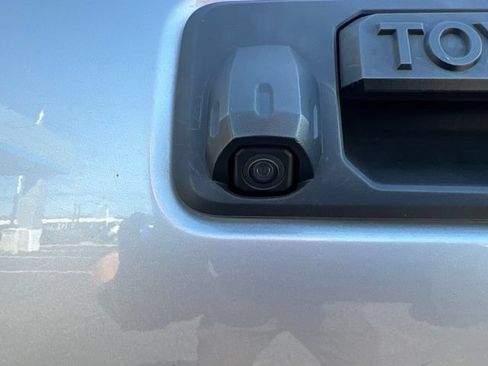 Used 2020 Toyota Tacoma TRD Sport AWD/4WD image 11