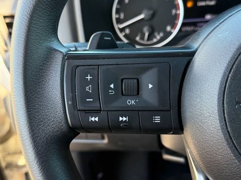Used 2024 Nissan Rogue S image 17