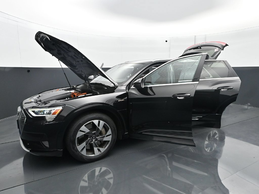 Used 2023 Audi e-tron Premium AWD/4WD image 29
