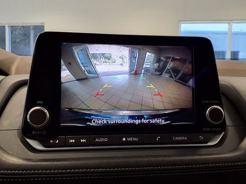 Used 2023 Nissan Rogue SV FWD image 25