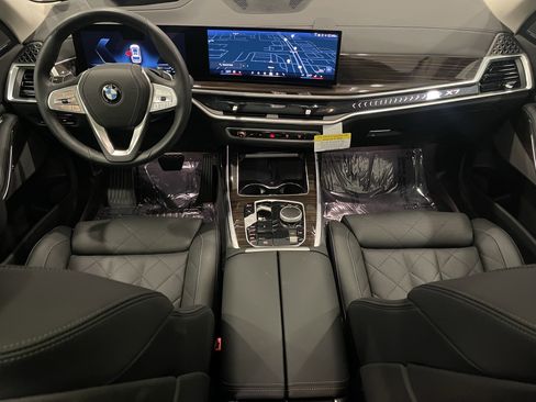 Used 2025 BMW X7 xDrive40i w/ Premium Package image 16