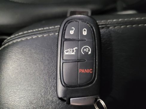 Used 2019 Jeep Cherokee Limited image 32