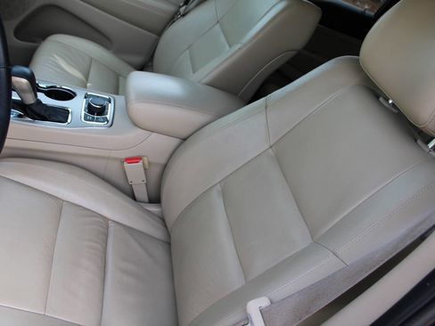 Used 2017 Jeep Grand Cherokee Limited image 17