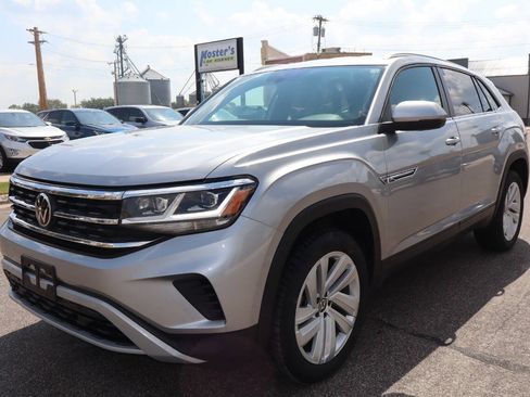 Used 2023 Volkswagen Atlas Cross Sport SE AWD/4WD image 1