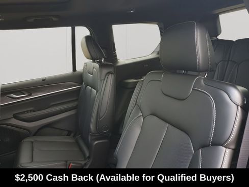 New 2025 Jeep Grand Cherokee L Limited w/ Luxury Tech Group II RWD image 32