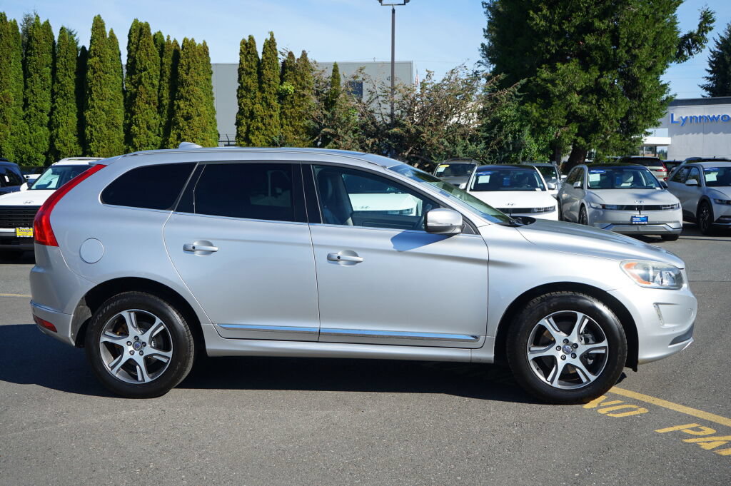 Used 2015 Volvo XC60 T6 w/ Proximity Package AWD/4WD image 4