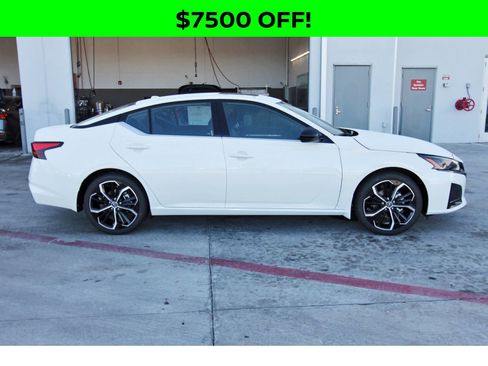 New 2025 Nissan Altima 2.5 SR w/ SR Premium Package image 9