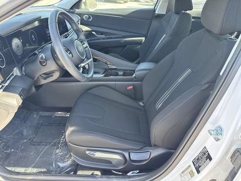 Used 2025 Hyundai Elantra SEL FWD image 9