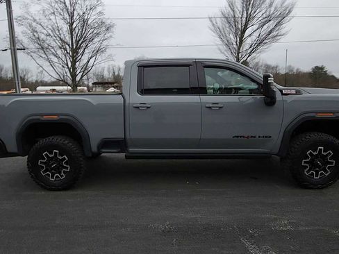 Used 2024 GMC Sierra 2500 AT4X image 9
