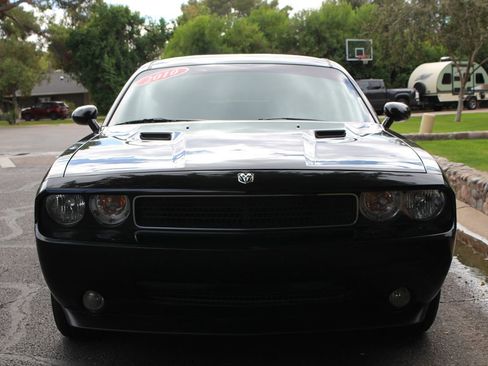 Used 2010 Dodge Challenger SE image 4
