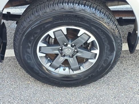 Used 2018 Nissan Frontier PRO-4X image 12