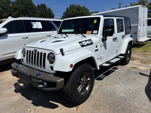 Used 2016 Jeep Wrangler Unlimited Sahara AWD/4WD image 3