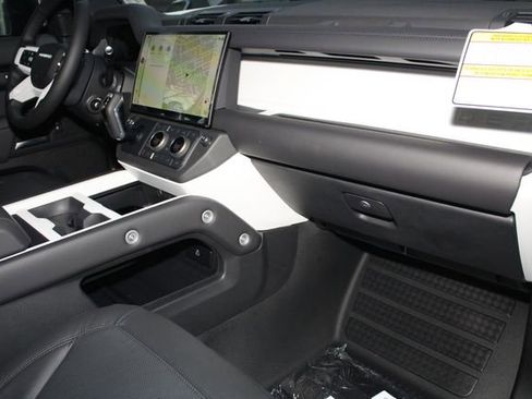 New 2026 Land Rover Defender 130 X-Dynamic SE image 23