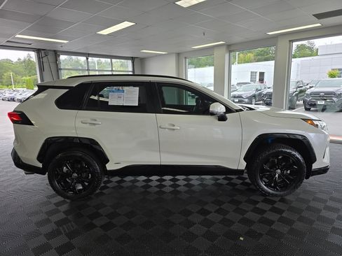 Used 2022 Toyota RAV4 SE w/ Convenience Package AWD/4WD image 2