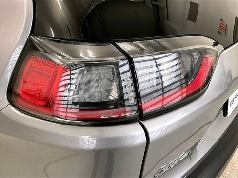 Used 2020 Jeep Cherokee Limited AWD/4WD image 29