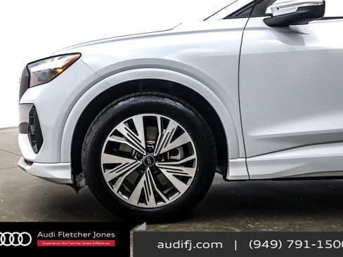 Used 2024 Audi Q4 e-tron Premium w/ Convenience Package image 11