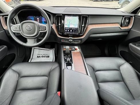 Used 2022 Volvo XC60 B5 Momentum w/ Climate Package AWD/4WD image 16