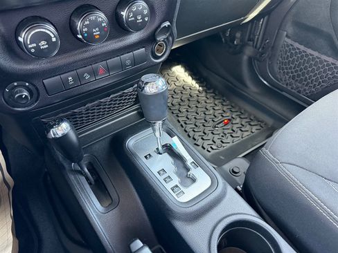 Used 2016 Jeep Wrangler Unlimited Sahara image 22