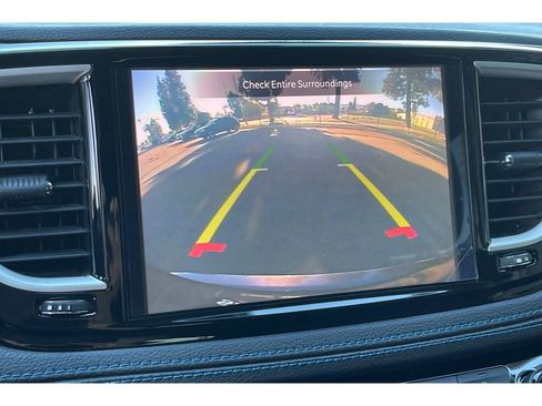 Used 2021 Chrysler Pacifica Touring w/ Uconnect Theater Family Group image 27