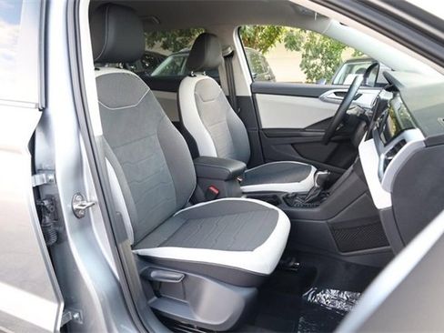 New 2025 Volkswagen Taos SE image 24