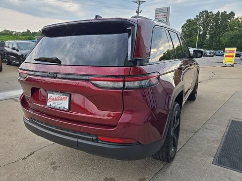 Used 2023 Jeep Grand Cherokee Altitude AWD/4WD image 9