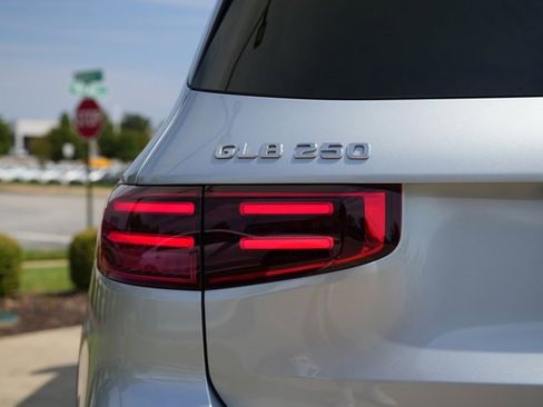 Used 2026 Mercedes-Benz GLB 250 4MATIC image 14