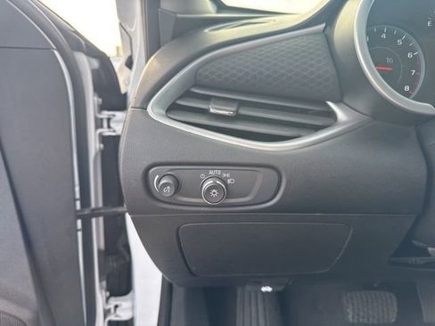 Used 2025 Chevrolet Malibu LT image 14