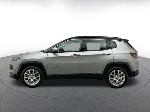 Used 2025 Jeep Compass Limited AWD/4WD image 4