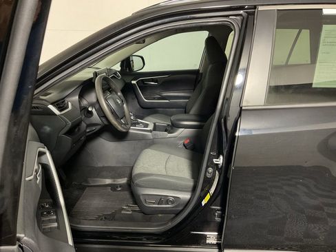Used 2022 Toyota RAV4 XLE w/ Convenience Package image 17