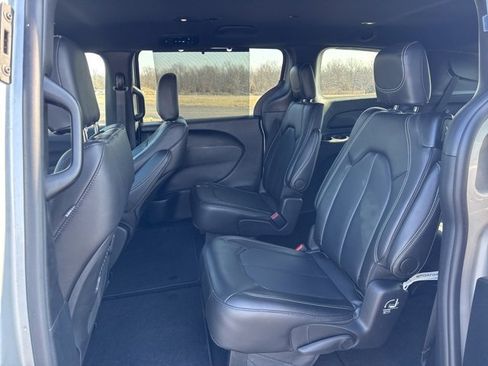 New 2026 Chrysler Pacifica Select image 8