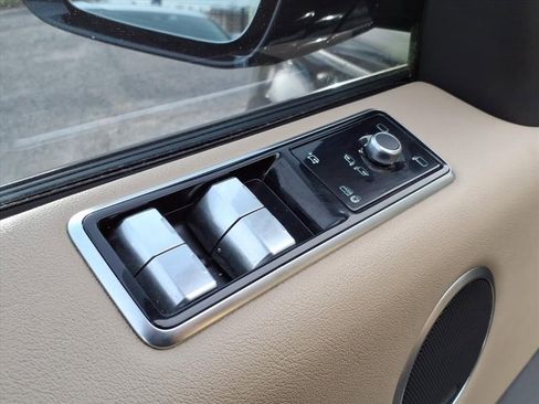 Used 2020 Land Rover Range Rover Sport HSE image 17