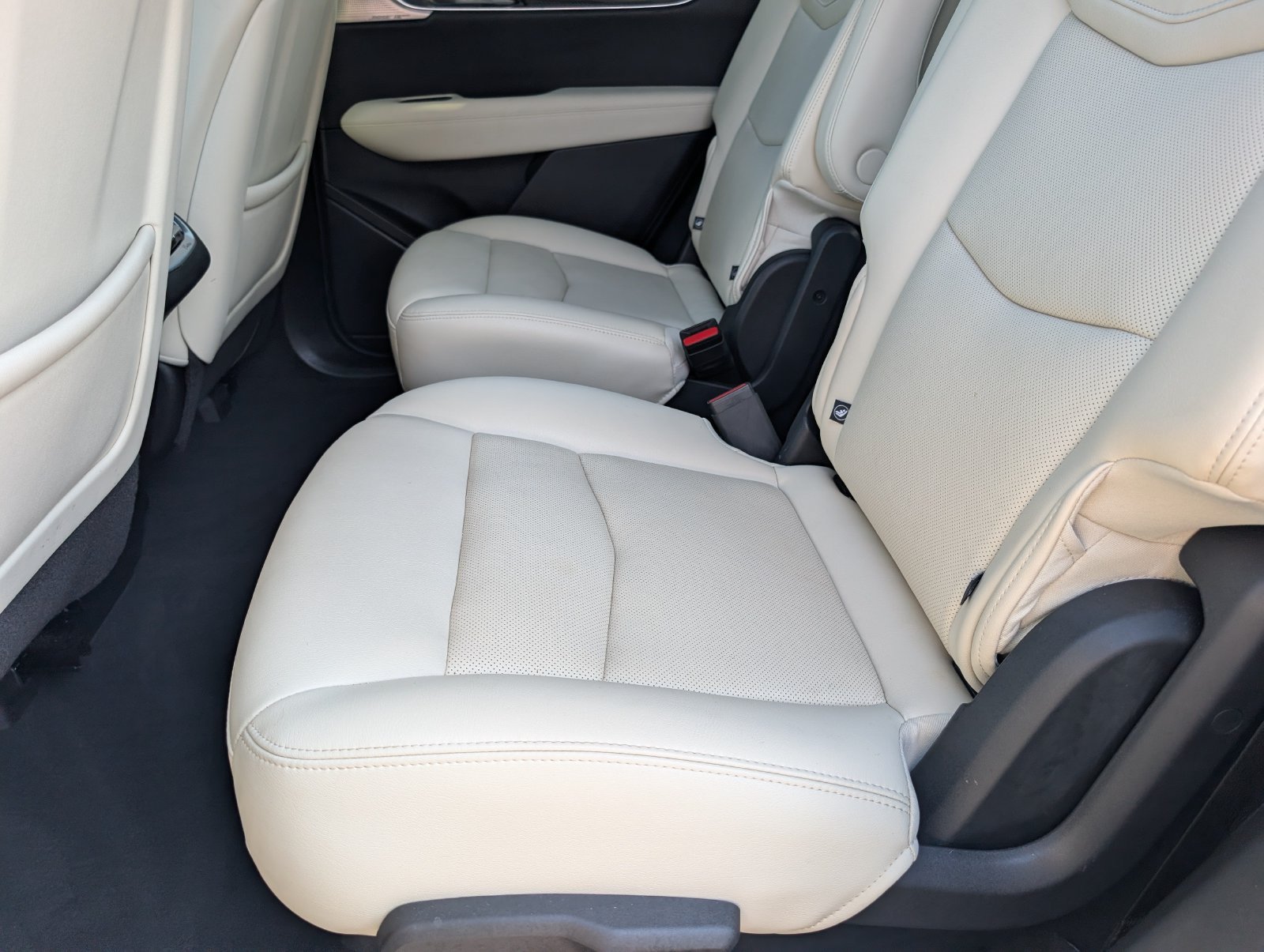 Used 2023 Cadillac XT6 Sport AWD/4WD image 17