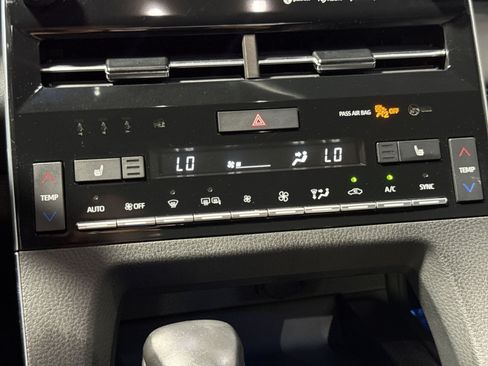 Used 2022 Toyota Avalon XLE FWD image 22