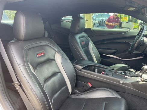 Used 2020 Chevrolet Camaro SS RWD image 21