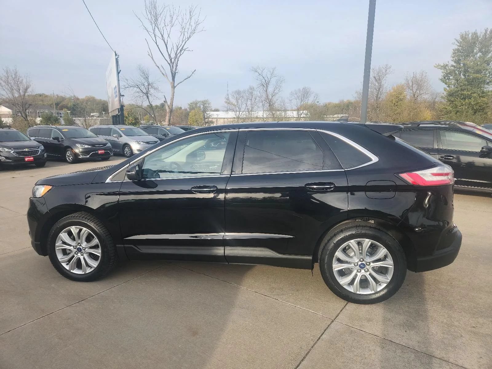 Used 2020 Ford Edge Titanium FWD image 6