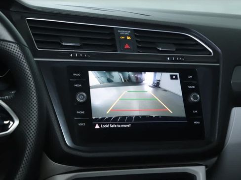 Certified 2023 Volkswagen Tiguan SE R-Line AWD/4WD image 30