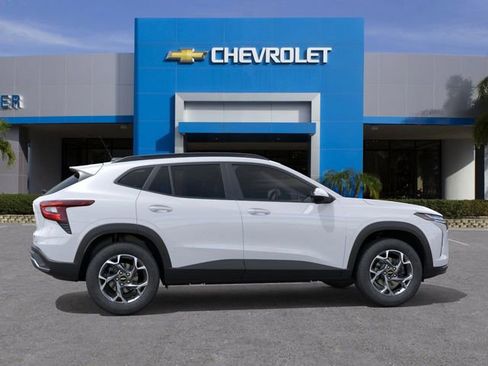 New 2026 Chevrolet Trax LT w/ LT Convenience Package FWD image 5