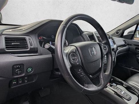 Used 2018 Honda Pilot Touring image 8