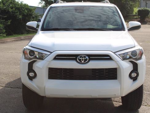 Used 2023 Toyota 4Runner SR5 AWD/4WD image 4