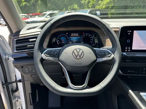 Used 2024 Volkswagen Atlas SE FWD image 29