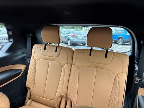 Used 2025 Jeep Grand Cherokee L Summit AWD/4WD image 9