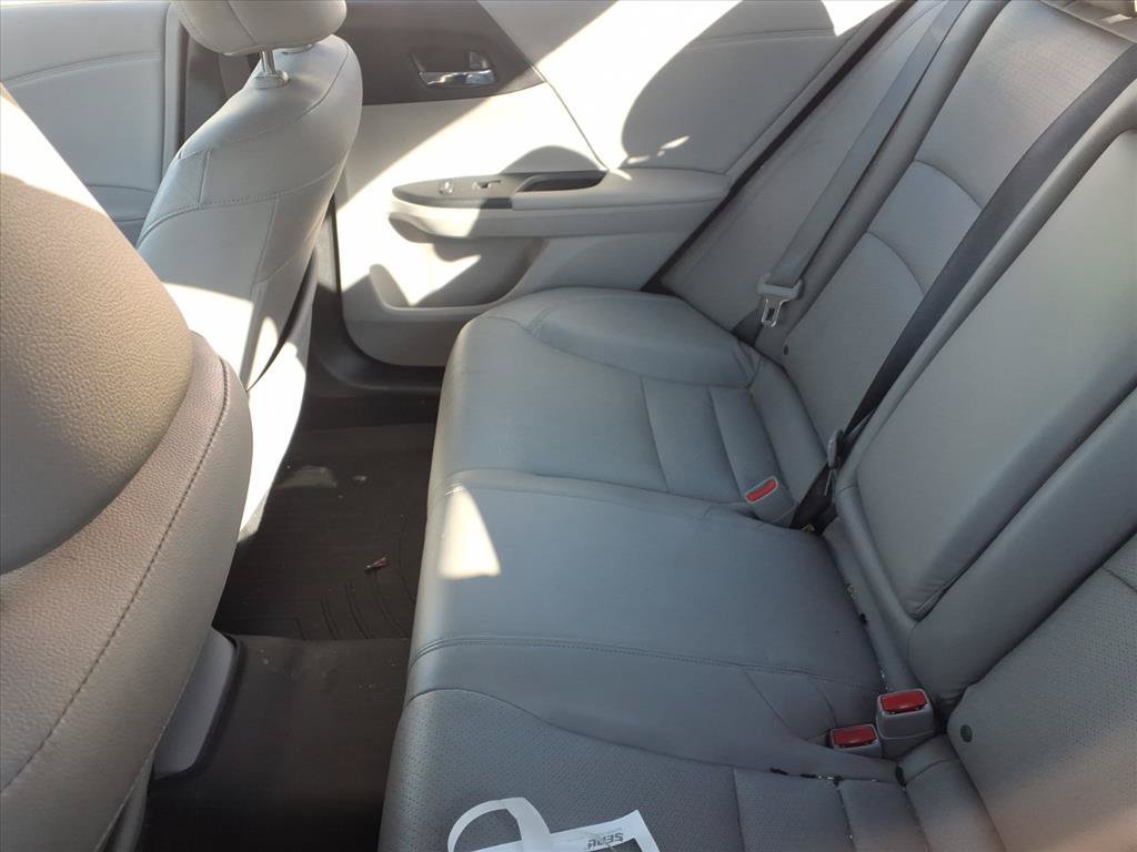 Used 2017 Honda Accord Touring image 11