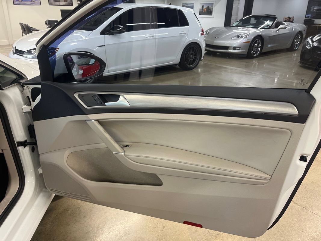 Used 2015 Volkswagen Golf S FWD image 44