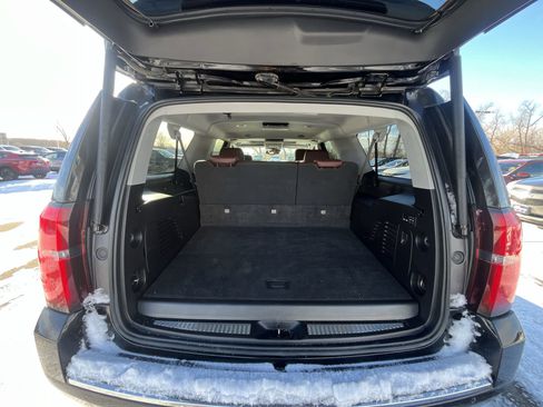 Used 2020 Chevrolet Suburban Premier w/ Premier Plus Edition image 27