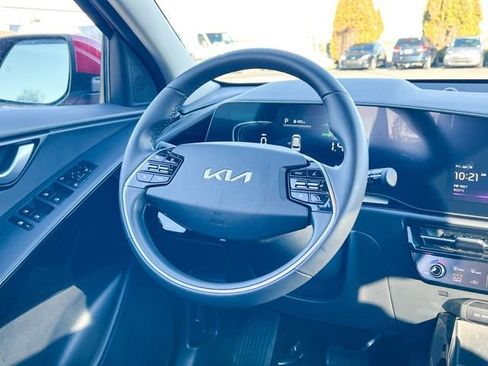 Certified 2024 Kia Niro EX image 13