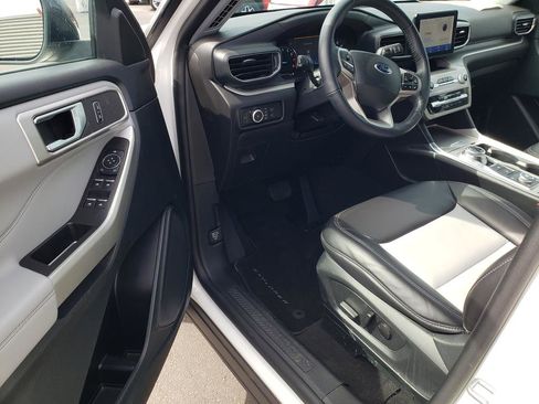 Used 2023 Ford Explorer XLT w/ Equipment Group 202A image 10